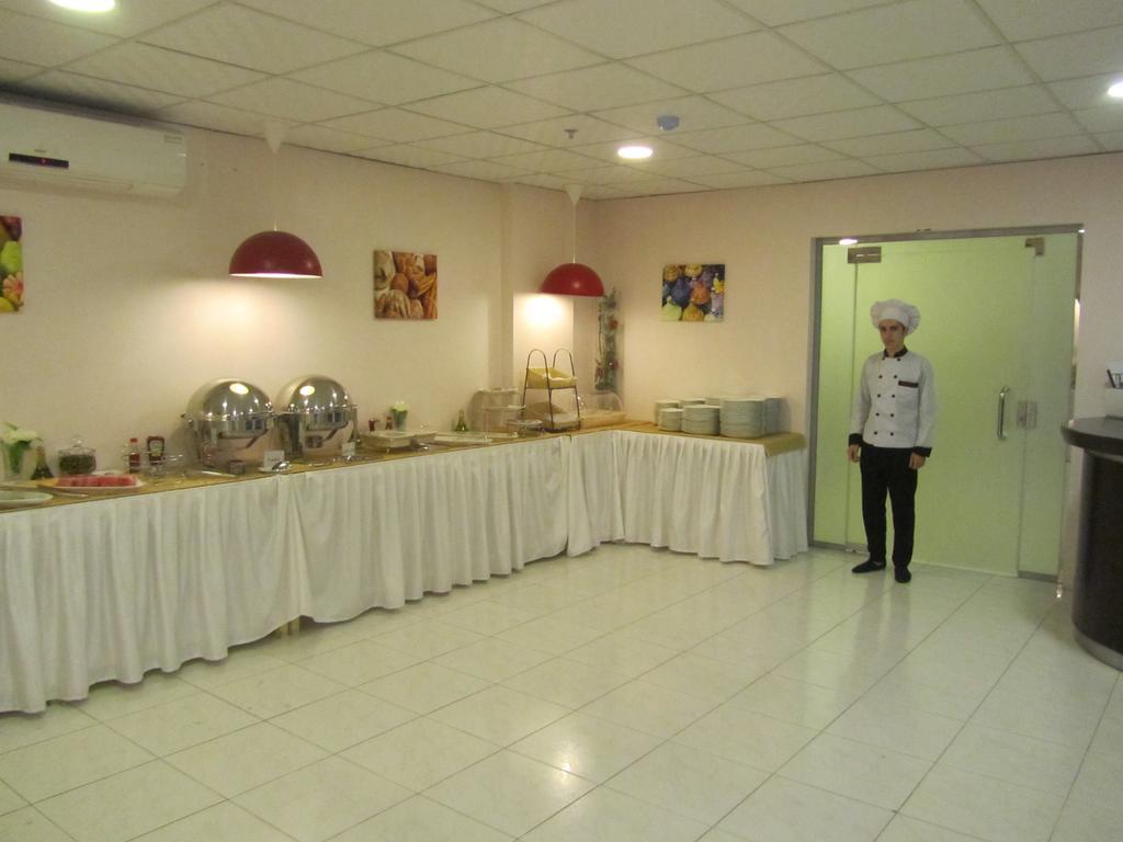 Jw Inn Hotel Nadinah Exteriér fotografie