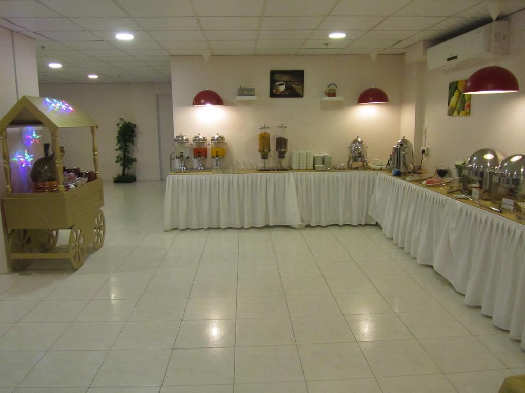 Jw Inn Hotel Nadinah Exteriér fotografie